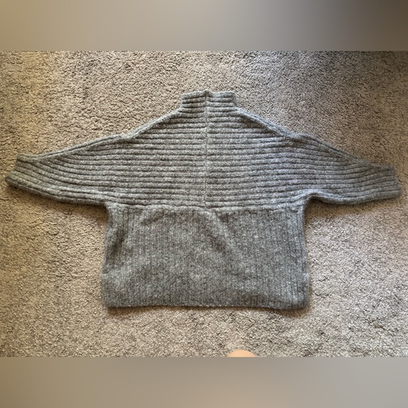 Gray Ribbed Turtleneck Sweater - Picture 2 of 3